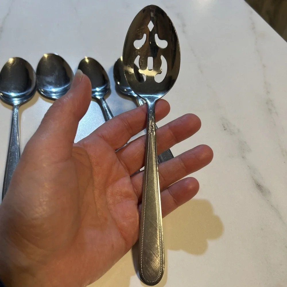 Rogers BEADED ELEGANCE Stainless Flatware Burnished Handles eight‎ Piece